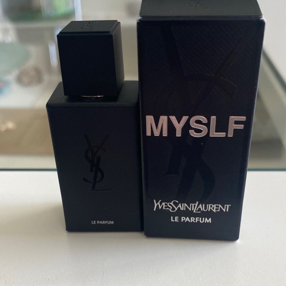 Yves Saint Laurent MYSLF Le Parfum in Black